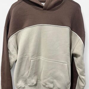 🚨$5 CLEAROUT 🚨
 Hollister Boxy Fit Brown/White Hoodie